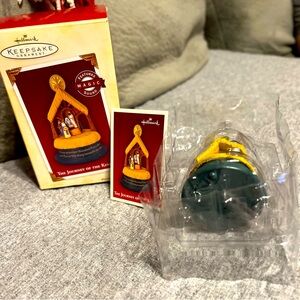 Hallmark Keepsake Ornament - The Journey of‎ the King Religious Christmas